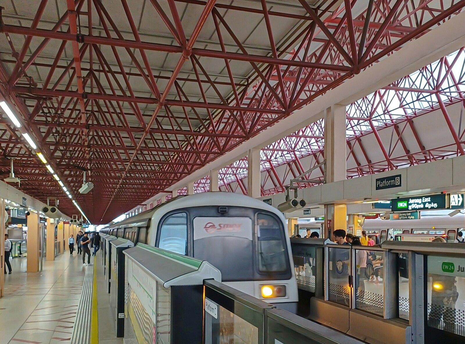 Jurong East Station EWL platform