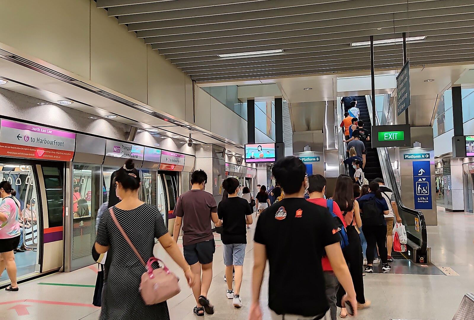 NE17 Punggol MRT Platform B 20201223 125945